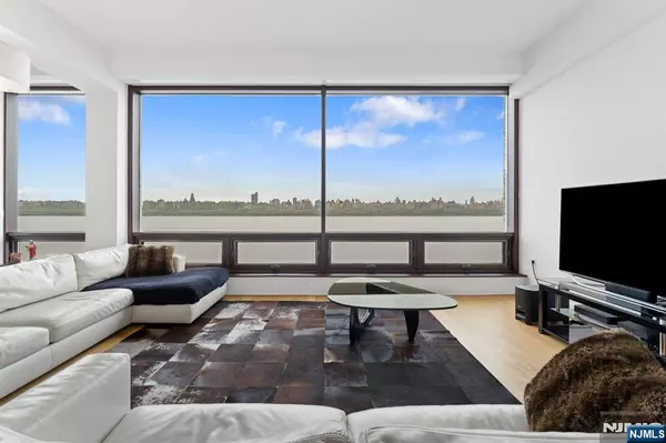 Edgewater, NJ 07020,9 Somerset LN #402