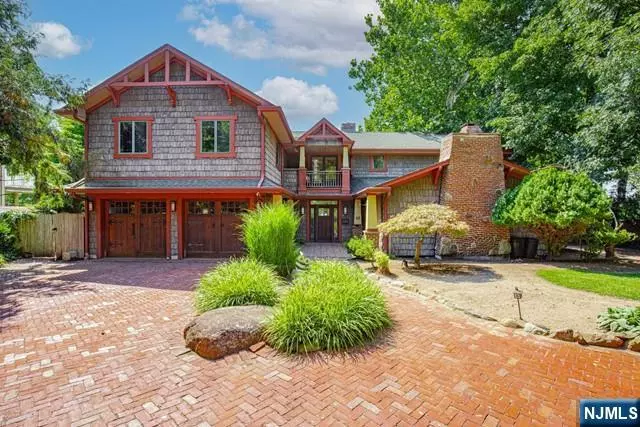 12 Alcott RD, Mahwah, NJ 07430