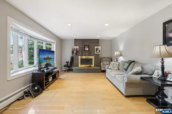 Ridgefield, NJ 07657,514 Oak ST