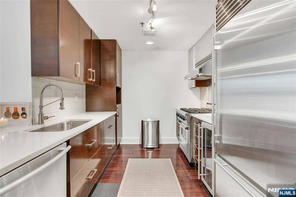 Hoboken, NJ 07030,601 Observer HWY #204