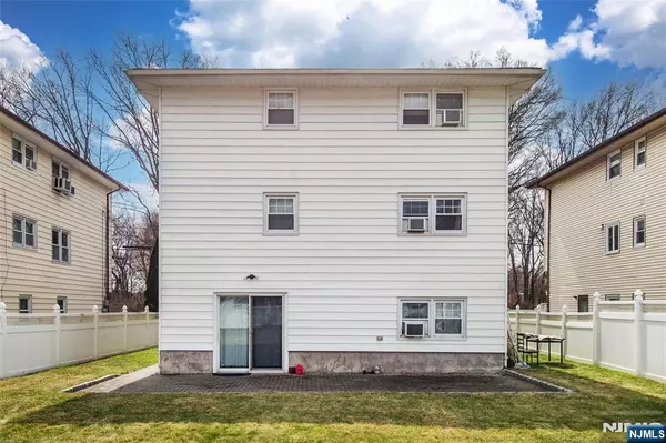 Elmwood Park, NJ 07407,29-31 Leliarts LN