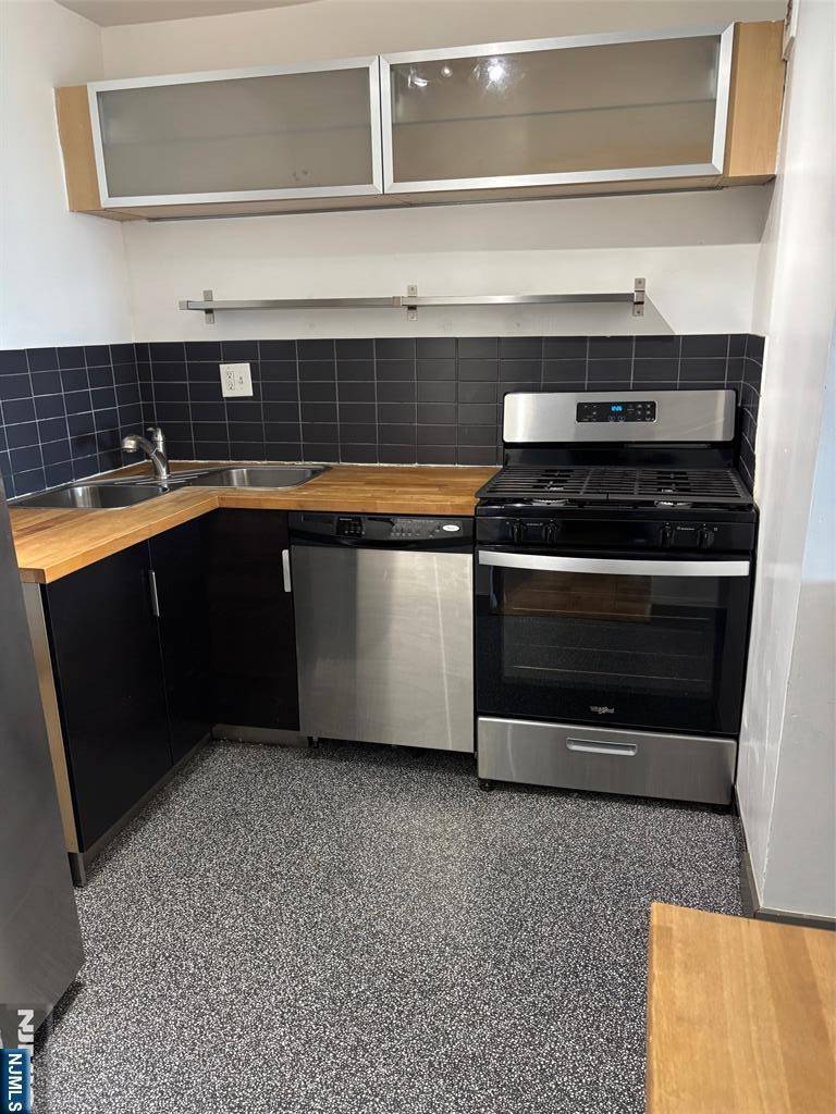 Fort Lee, NJ 07024,2100 Linwood AVE #5E