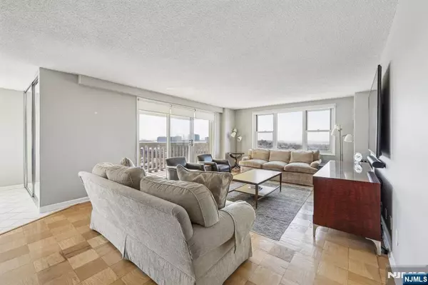 Fort Lee, NJ 07024,555 North AVE #11F