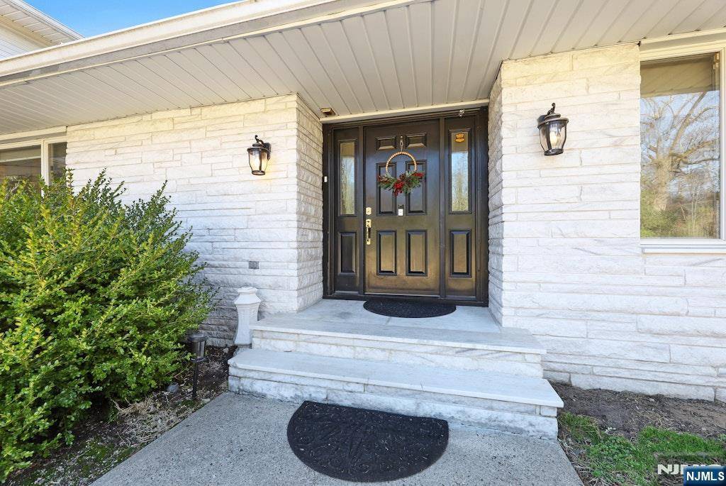 Franklin Lakes, NJ 07417,919 Colonial RD