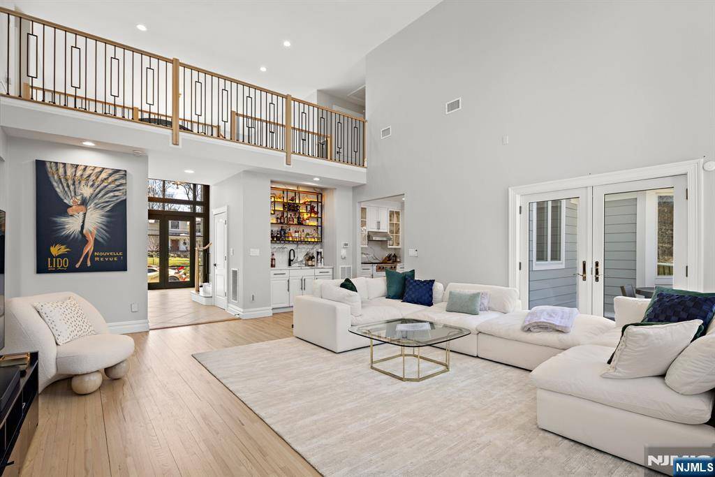 Upper Saddle River, NJ 07458,60 Pinehill DR