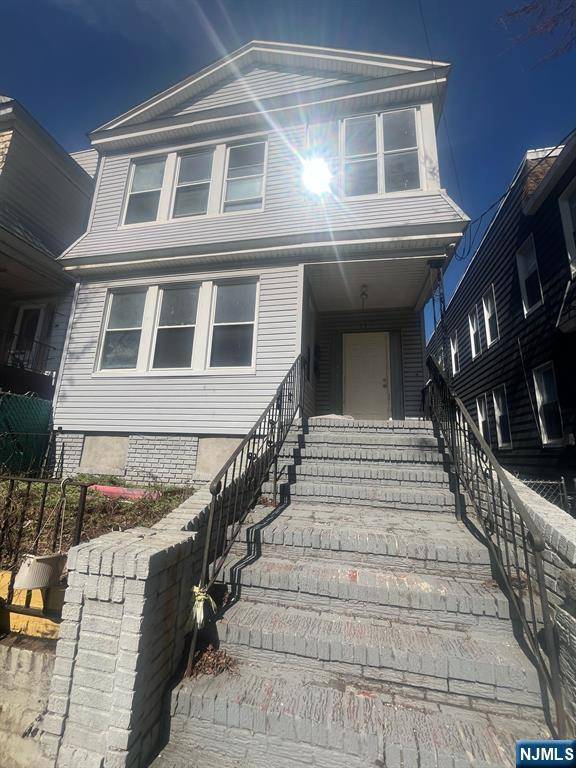 33 Rose TER, Newark, NJ 07108