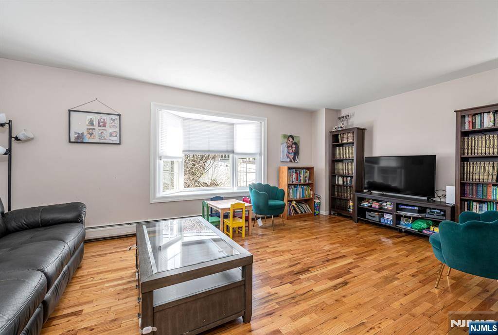 Bergenfield, NJ 07621,91 Morgan ST