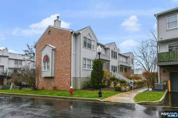 158 Panorama DR, Edgewater, NJ 07020
