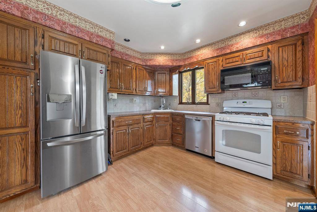 Wayne, NJ 07470,69 Allen DR