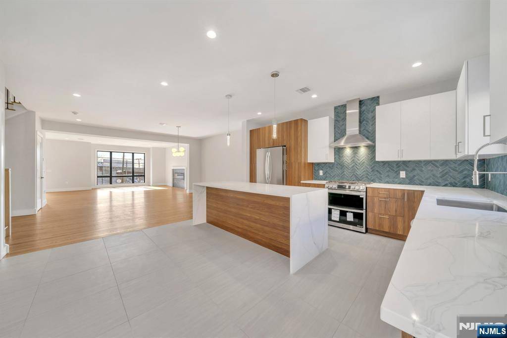 107 Sunset PL #B, Palisades Park, NJ 07650