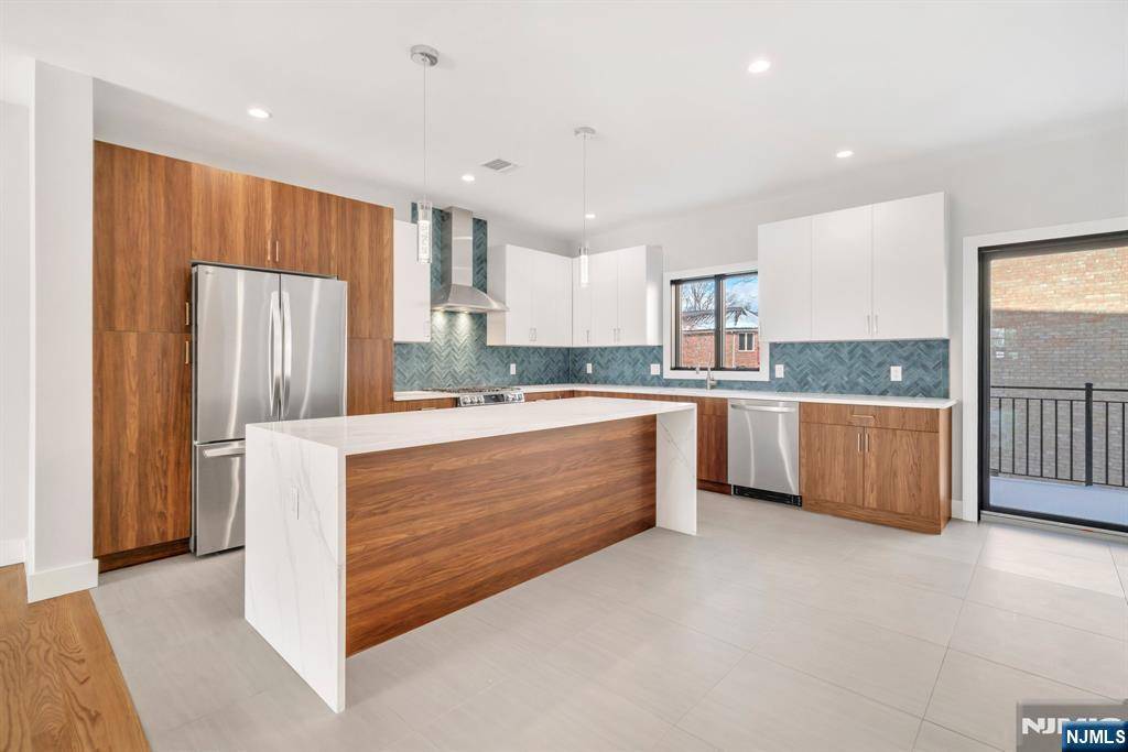 Palisades Park, NJ 07650,107 Sunset PL #B