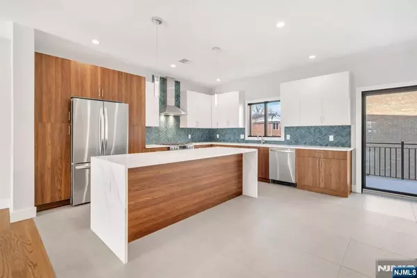 Palisades Park, NJ 07650,107 Sunset PL #B