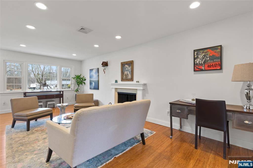 Oakland, NJ 07436,54 Saratoga DR