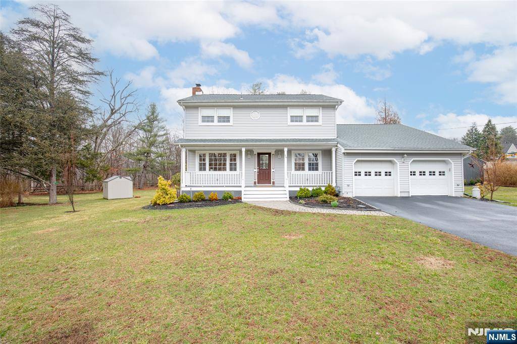 54 Saratoga DR, Oakland, NJ 07436