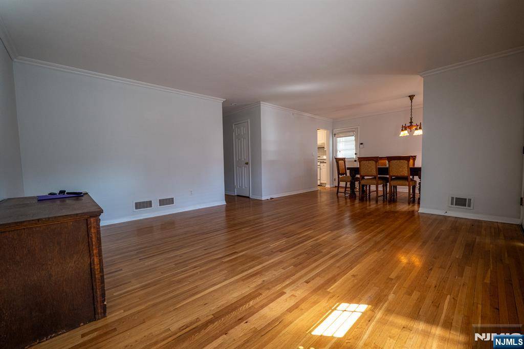 Dumont, NJ 07628,28 Seminole AVE