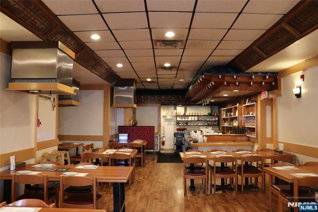 East Rutherford, NJ 07073,235 Paterson AVE