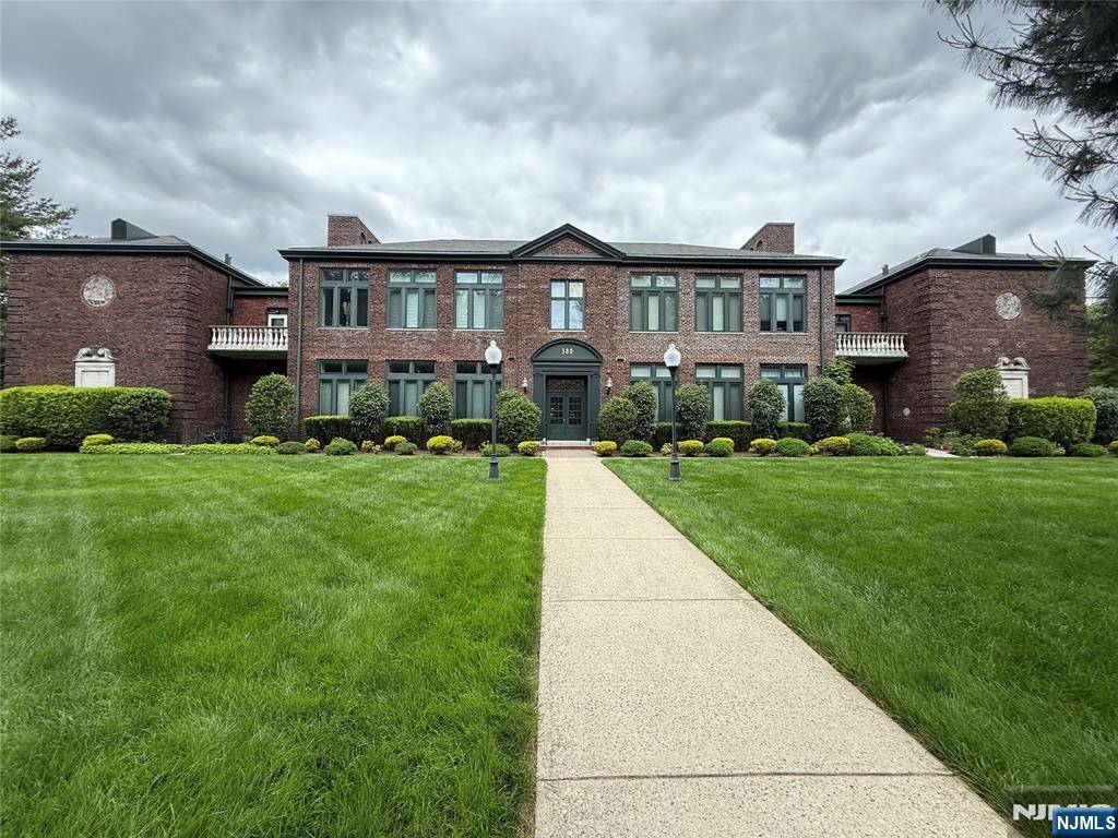 380 Broad #2G, Englewood, NJ 07631