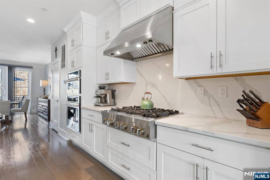 Montvale, NJ 07645,23 Cranberry LN