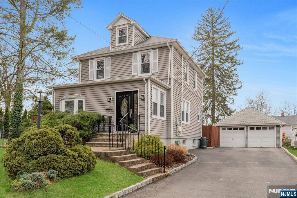 Emerson, NJ 07630,16 Sycamore AVE