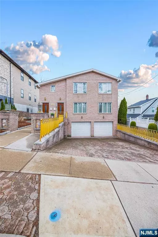 Ridgefield, NJ 07657,664 Day AVE