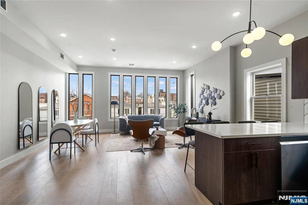 28 Cambridge AVE #2, Jersey City, NJ 07307