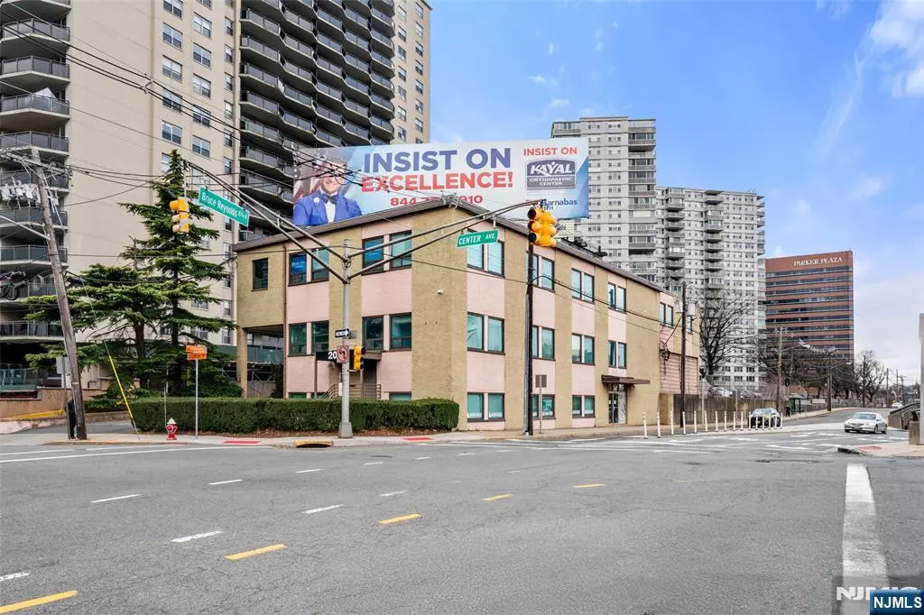 Fort Lee, NJ 07024,2083 Center