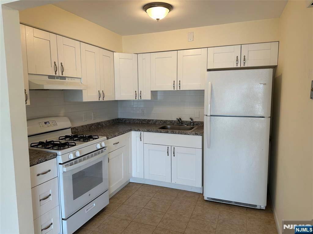 Wood Ridge, NJ 07075,215 Valley BLVD #5