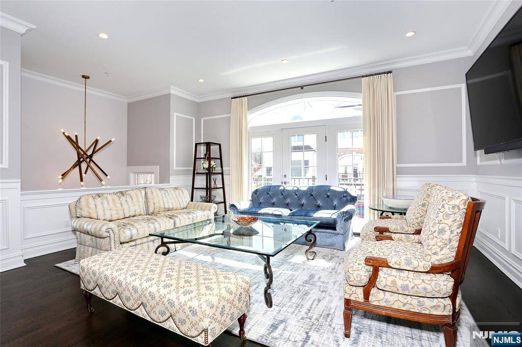 Montvale, NJ 07645,202 Brandon CT #202