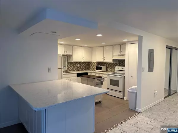 Secaucus, NJ 07094,234 Harmon Cove Tower