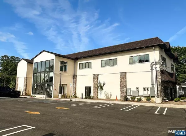 Paramus, NJ 07652,18 W Ridgewood AVE