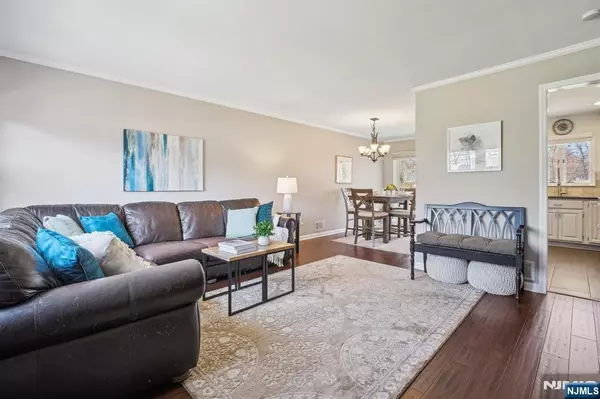 Livingston, NJ 07039,29 E Cedar ST