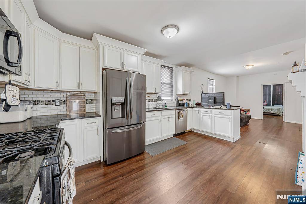 Newark, NJ 07107,47 3rd ST