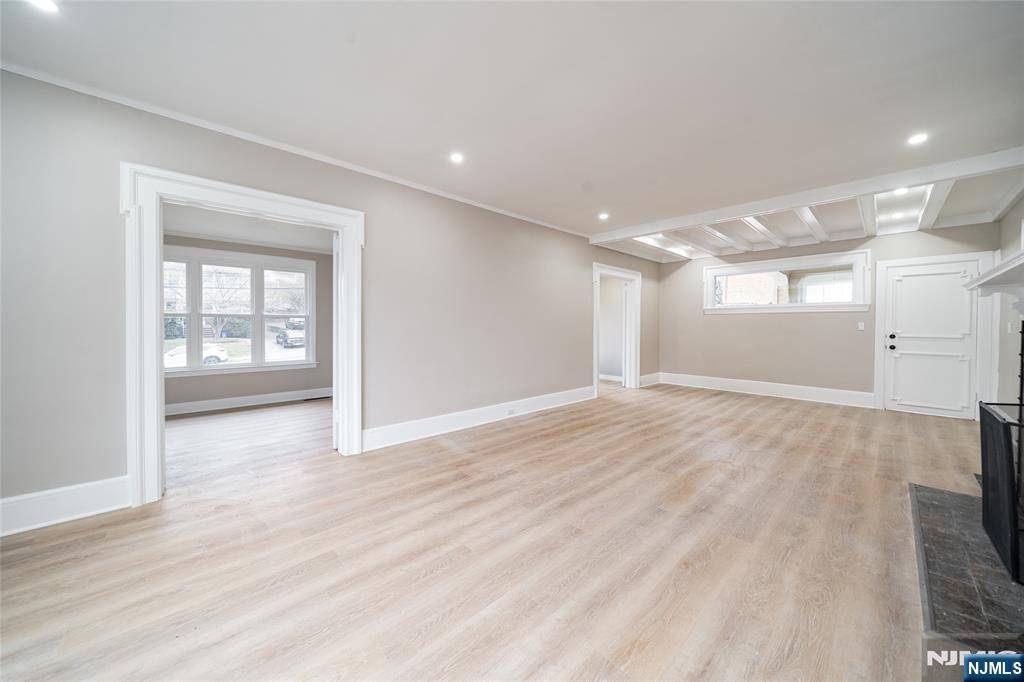 Passaic, NJ 07055,82 Boulevard