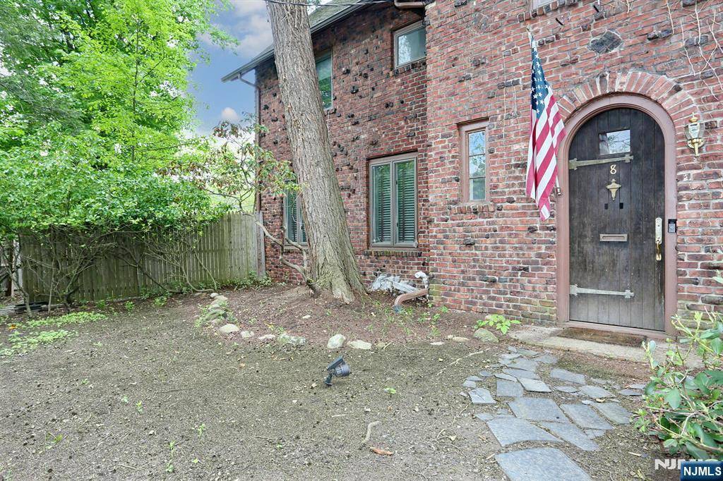 Harrington Park, NJ 07640,8 Harriot AVE