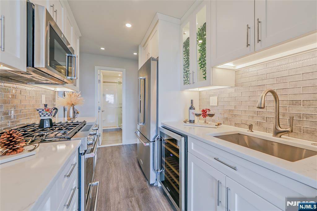 Fort Lee, NJ 07024,2077 Center AVE #11C