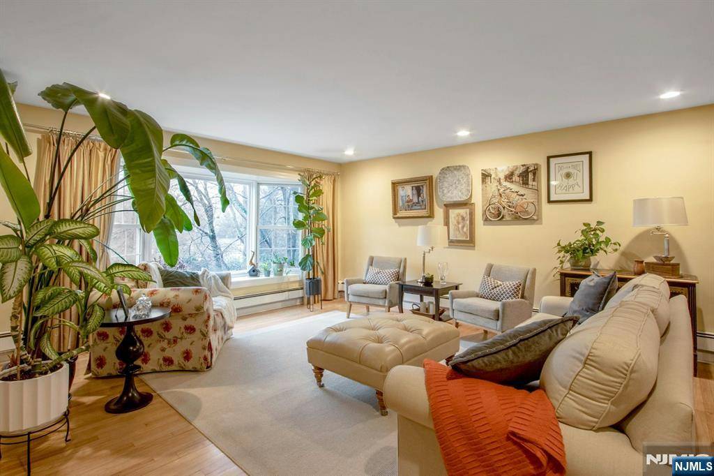 Harrington Park, NJ 07640,14 Arcadia CT