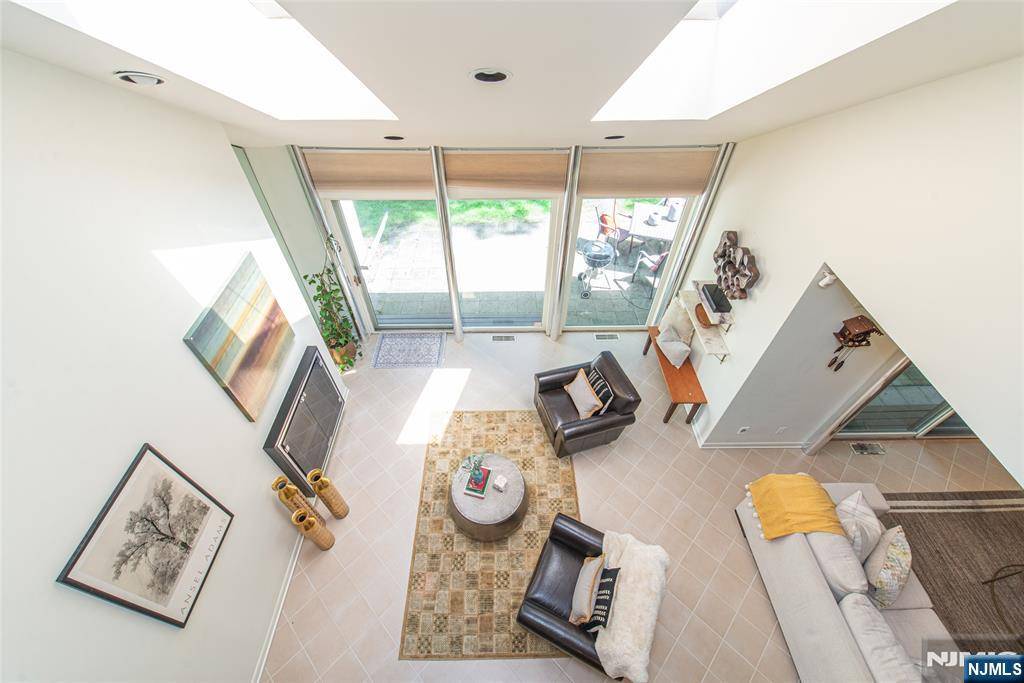 204 Barringer CT, West Orange, NJ 07052