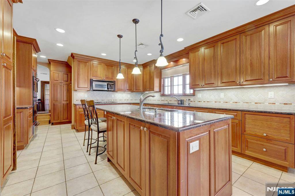 Teaneck, NJ 07666,1219 Sussex RD