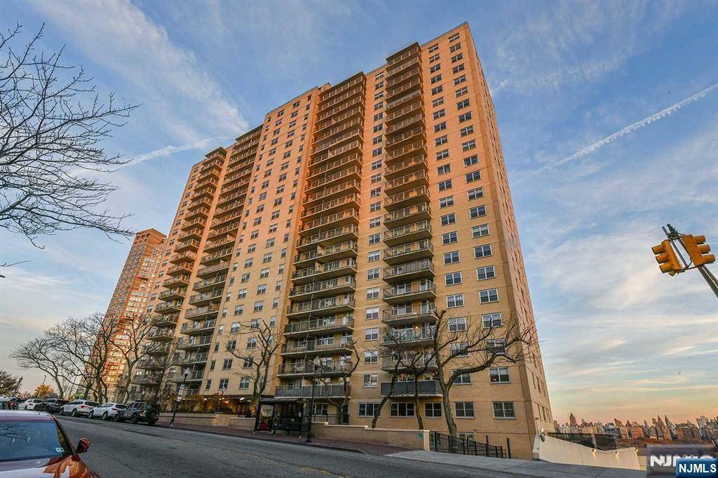 6600 Boulevard East #22J, West New York, NJ 07093