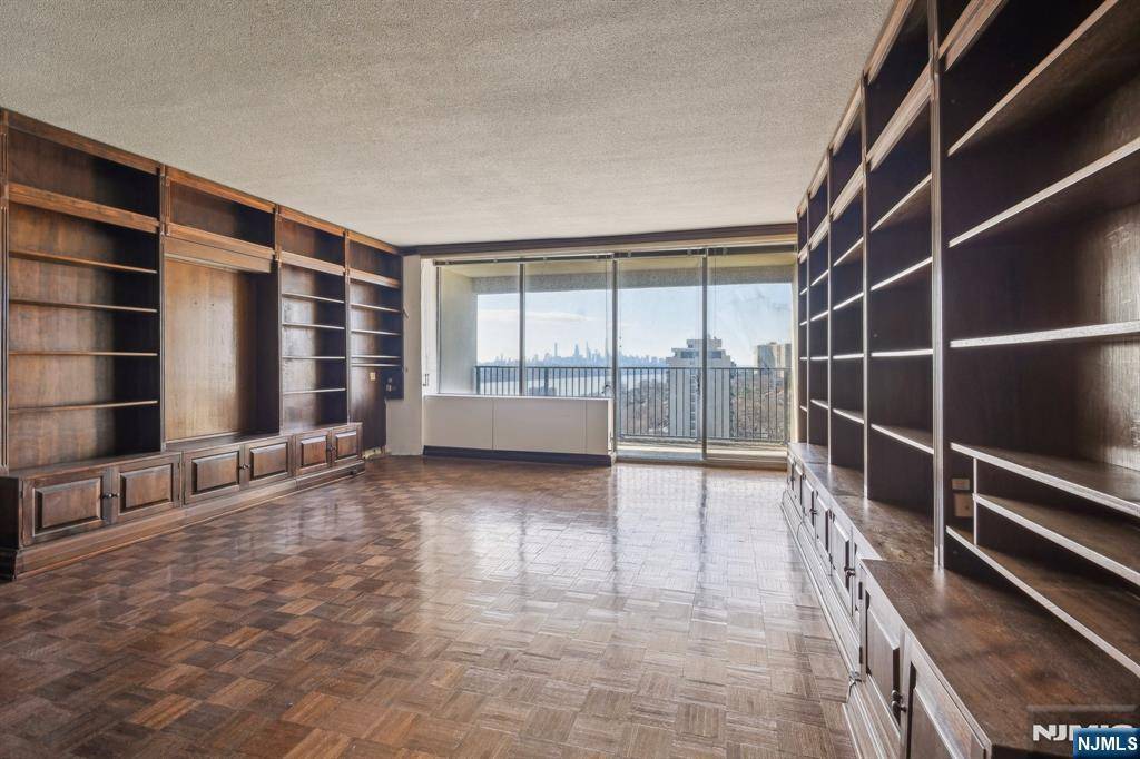Fort Lee, NJ 07024,5 Horizon #1505