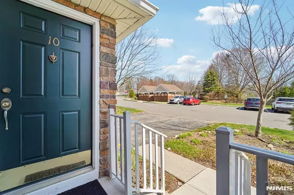 North Haledon, NJ 07508,10 Magnolia WAY