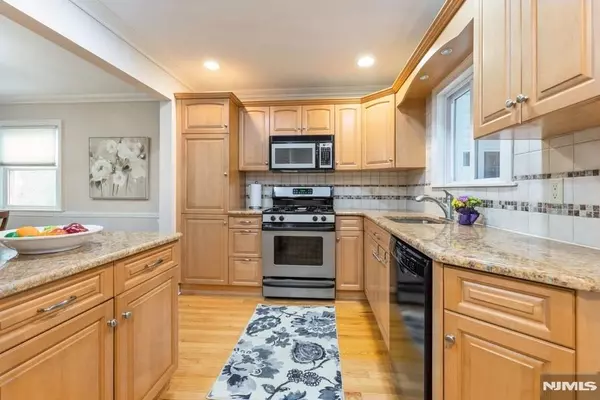 Teaneck, NJ 07666,96 Minell PL