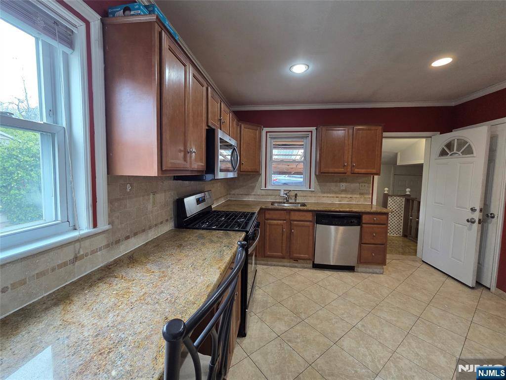 Clifton, NJ 07011,289 Burgess PL
