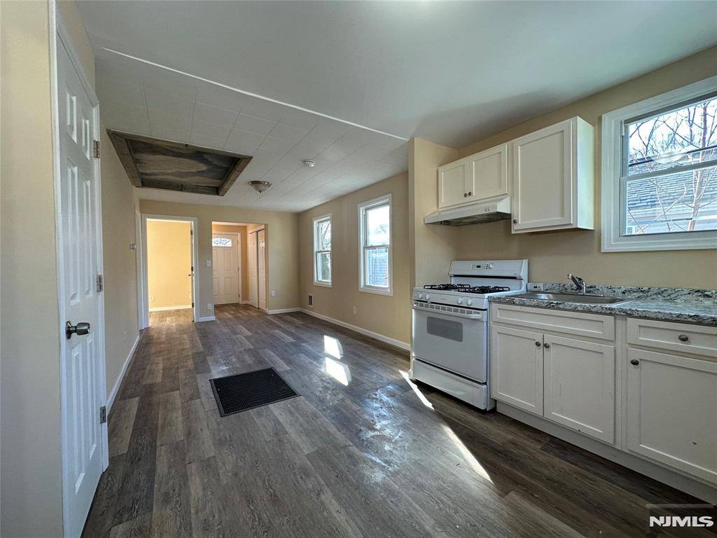 Oakland, NJ 07436,61 Riverside DR