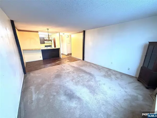 Cliffside Park, NJ 07010,770 Anderson AVE #4G