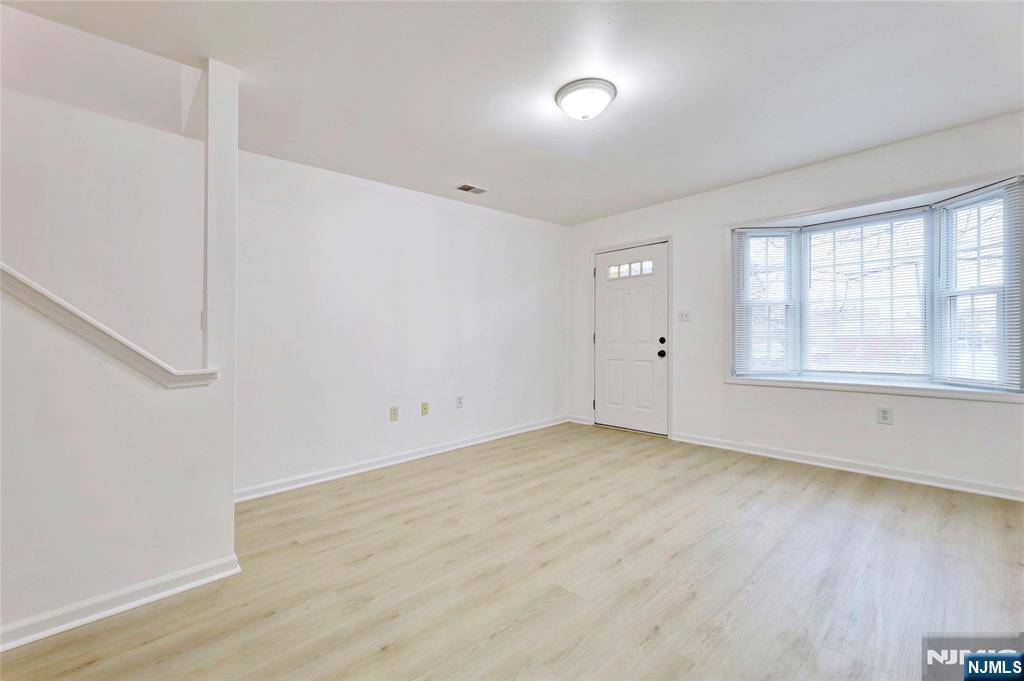 Newark, NJ 07103,163 Prince ST #1208
