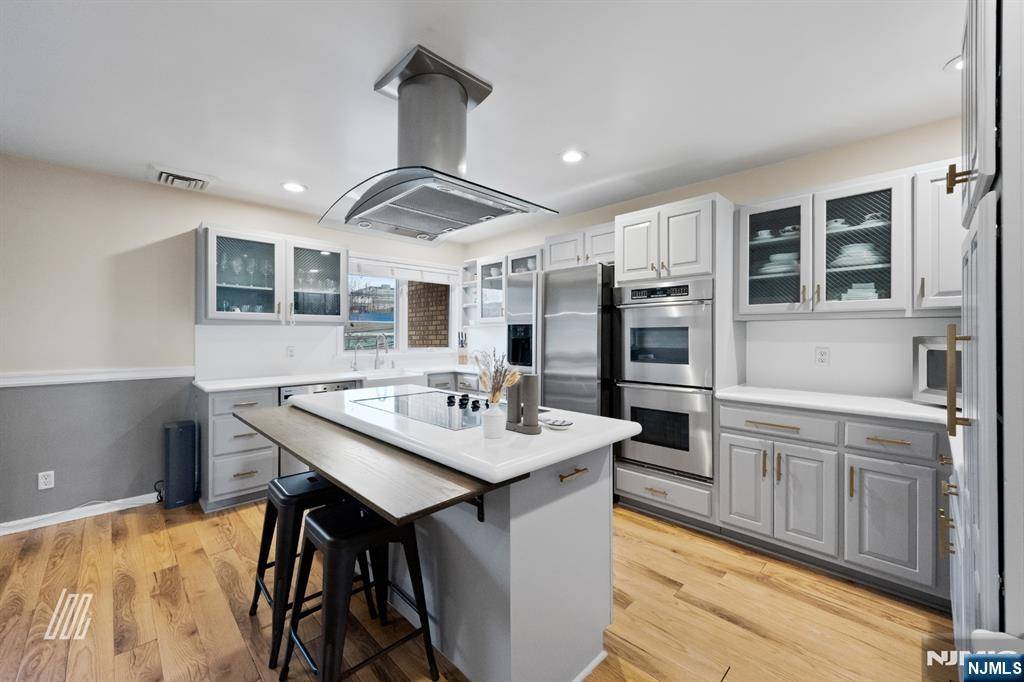300 Gorge RD #8, Cliffside Park, NJ 07010