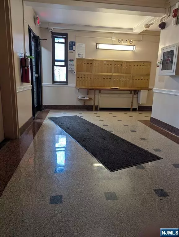Fort Lee, NJ 07024,410 Fairview AVE #4D