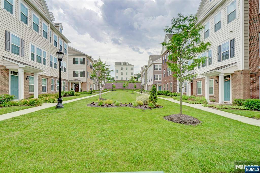 Wood Ridge, NJ 07075,121 Truman DR