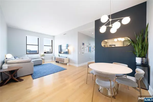 4 Beacon WAY #502, Jersey City, NJ 07304